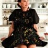 CYNTHIA ROWLEY CR X Kit Ruffle Apron -Cynthia Rowley Shop Facetune 05 05 2023 13 32 34