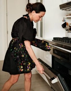 CYNTHIA ROWLEY CR X Kit Ruffle Apron 9 CYNTHIA ROWLEY CR X Kit Ruffle Apron -Cynthia Rowley Shop cynthia1