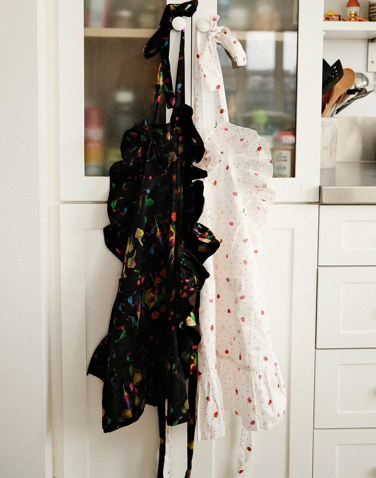 CYNTHIA ROWLEY CR X Kit Ruffle Apron 6 CYNTHIA ROWLEY CR X Kit Ruffle Apron - Image 4